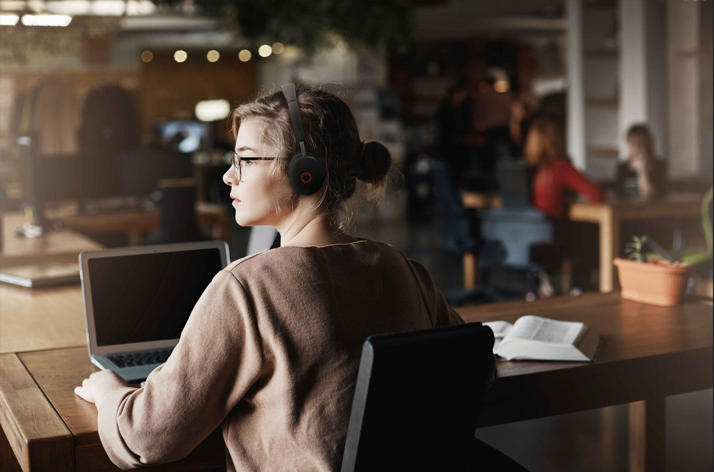 Yealink WH68 Dual UC DECT & Bluetooth Wireless Technology, 4-Mic Hybrid ANC, 4-Mic Noise Cancellation, All-Day-Wearing Comfort