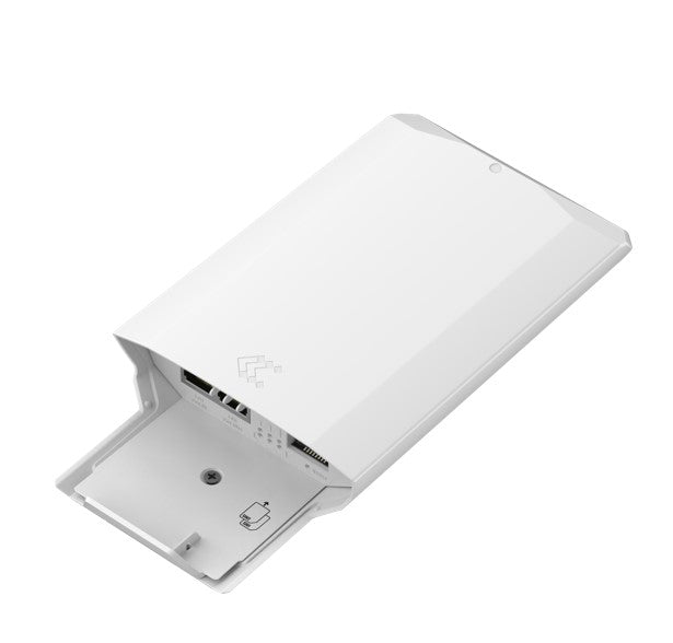 Teltonika Outdoor 5G Router, 5G, 4G Cat, 1x PoE-in and 1x PoE-out port, IP55, eS